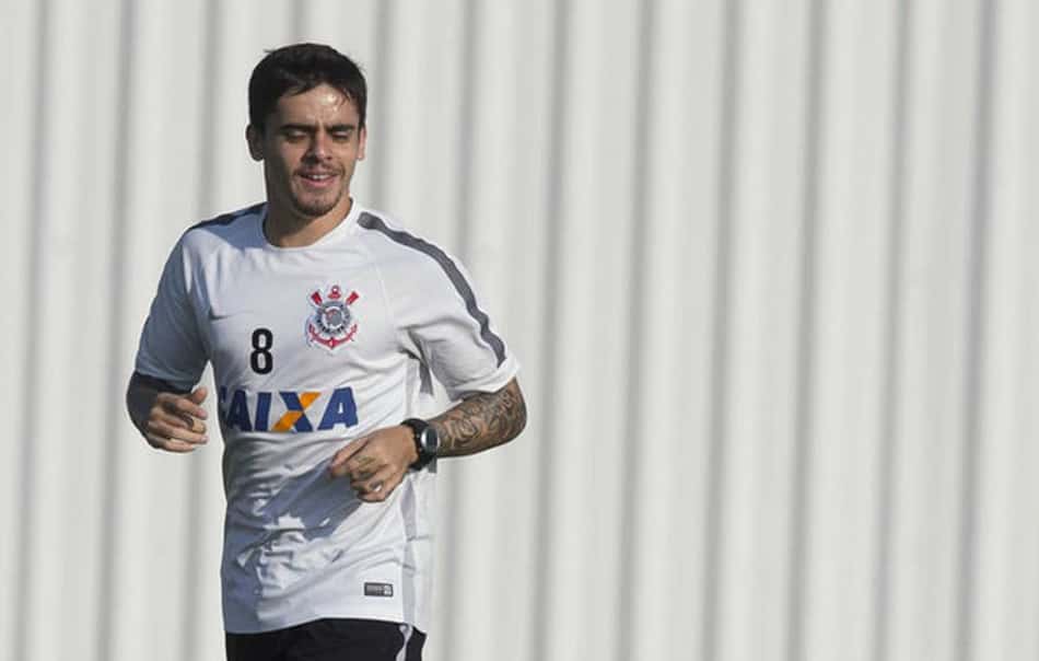 Fagner já faz atividade com bola, e Uendel é poupado em treino do Timão