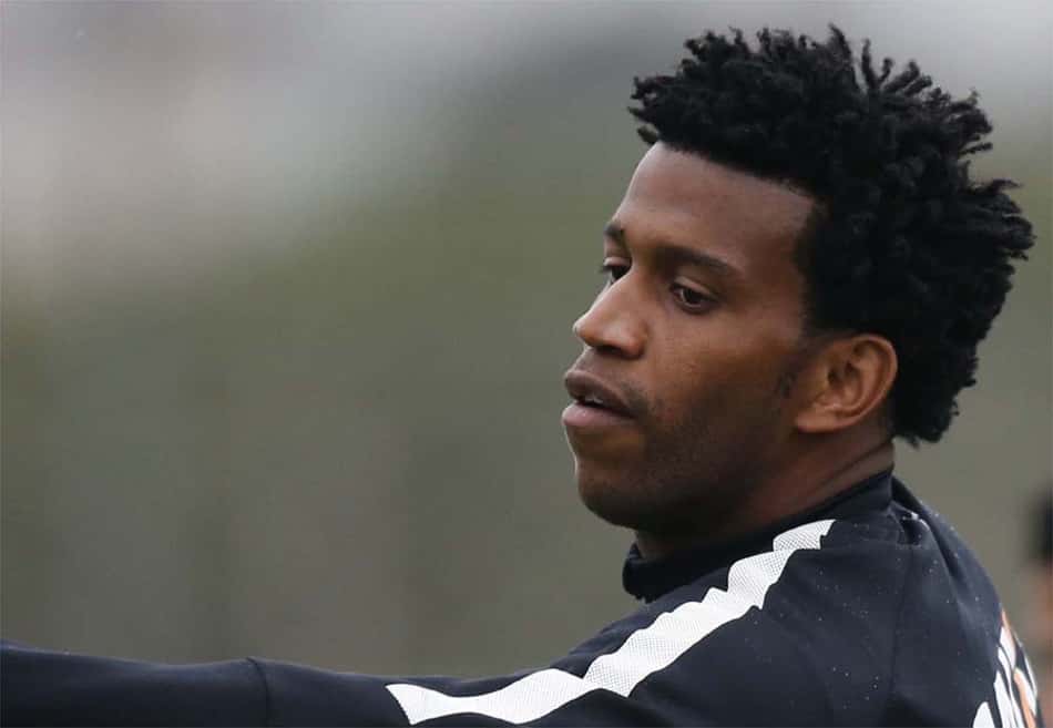 De saída do Corinthians, Gil pode voltar ao Brasil antes do elenco