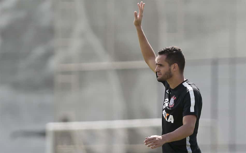 Renato Augusto não liga para prêmios e diz: perder título será uma catástrofe
