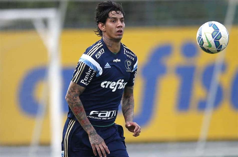 Ex-zagueiro de Vasco e Palmeiras é alvo de operação que investiga manipulação de resultados