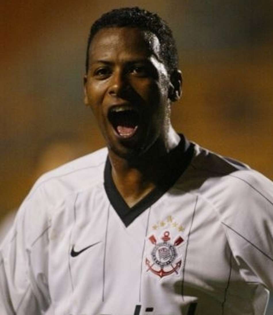 Ex-volante volta ao Corinthians para fazer estágio nas categorias de base