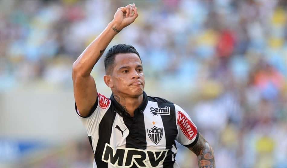 Números da Bola: A caminho do Corinthians, Giovanni Augusto teve números próximos aos de Jadson no Brasileirão 2015