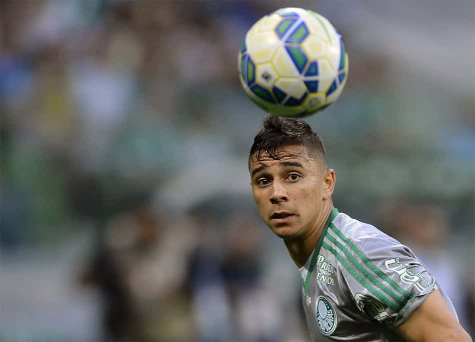 Chape tenta convencer o Palmeiras a renovar empréstimo de João Pedro