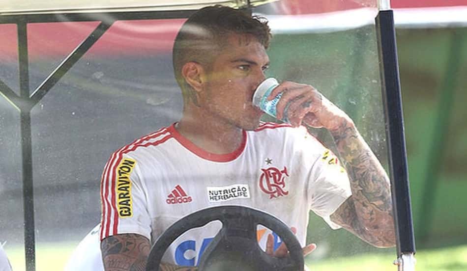 Árbitro que expulsou Guerrero diante do Grêmio tem dúvida sobre gesto