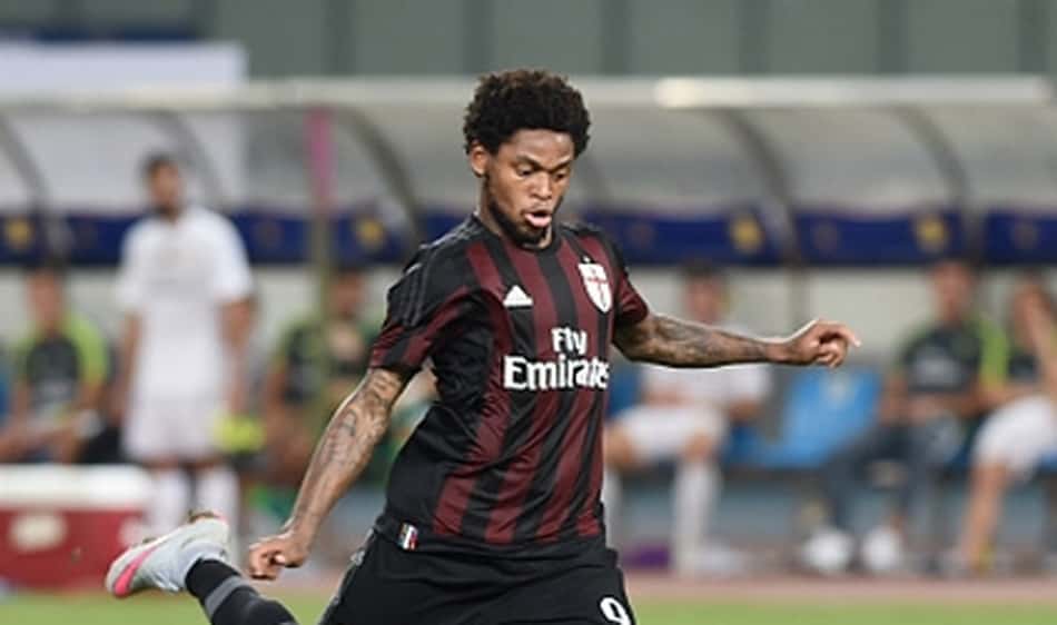 Pouco aproveitado no Milan, Luiz Adriano entra no radar do Porto