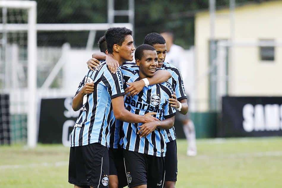 Sul-africano Ty é relacionado pela primeira vez no Grêmio