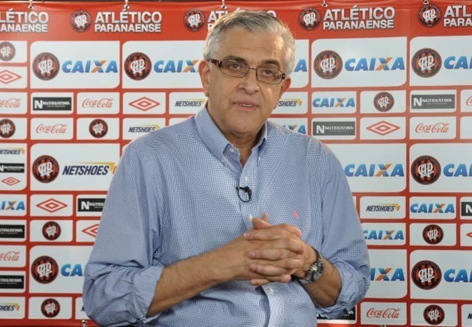 Agente de Seedorf rebate críticas do Atlético-PR e pede que "ditador" Petraglia busque tratamento