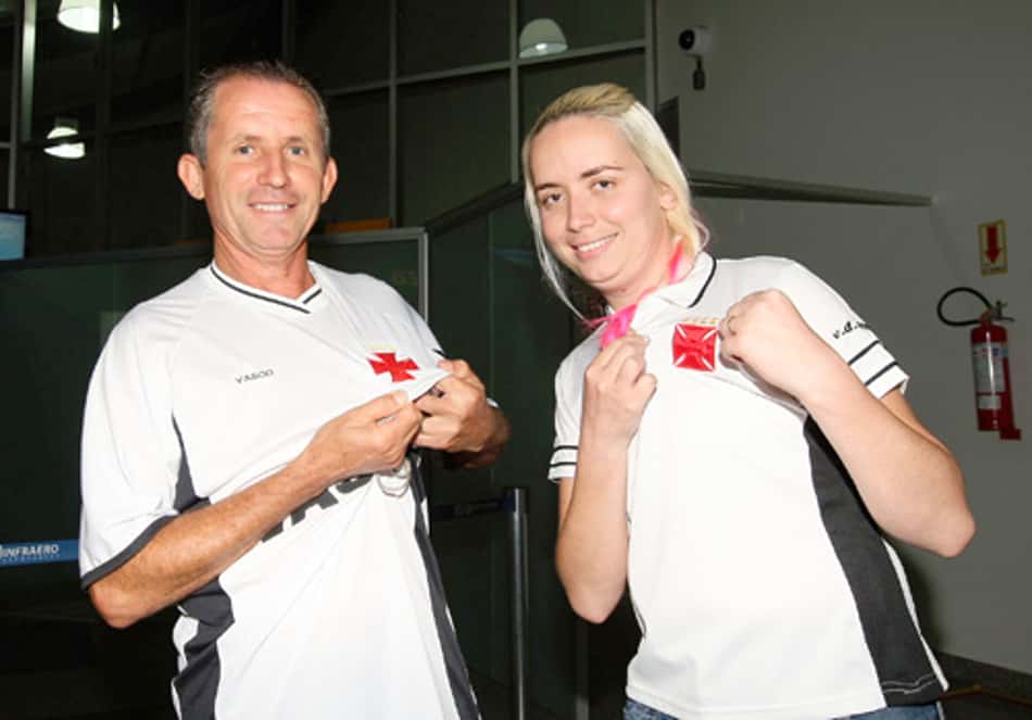 Desembarque do Vasco em Joinville para o jogo contra o Atlético-PR (Foto: Paulo Sérgio/LANCE!Press)