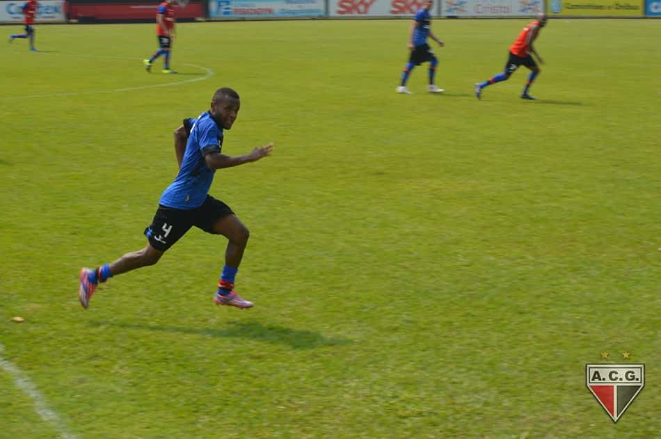 Willie pede foco total do Atlético-GO contra o Oeste para fugir da degola