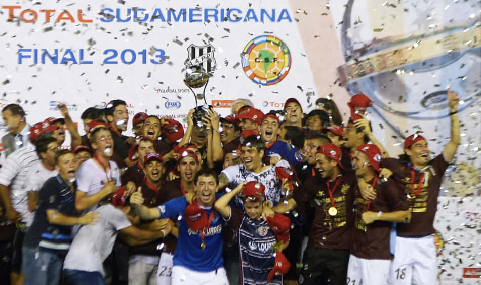 Lanús vence a Ponte Preta e conquista a Sul-Americana (Foto: AFP)