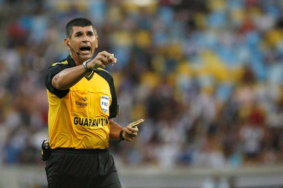 Árbitro revela dificuldade de apitar jogos com Loco Abreu, Fred e Rogério Ceni: 'Malas'