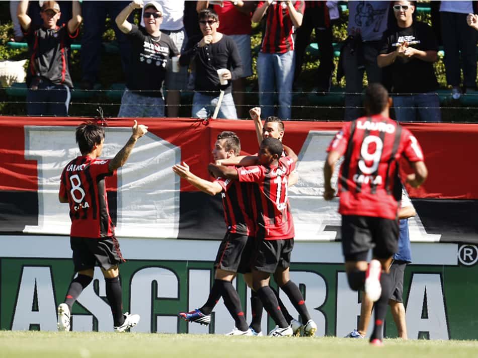 Müller comemora forma física e rapidez ao tomar decisões em campo