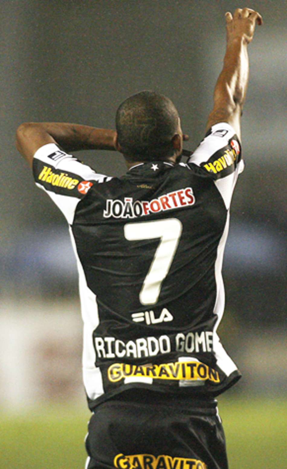 Figueirense aproveita desfalques celestes e vence em Ipatinga