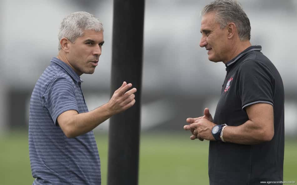 Sete vezes campeão pelo Corinthians, Ricardinho inicia estágio com Tite