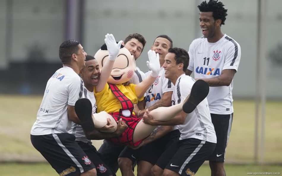 Com Cascão no treino, Corinthians homenageia Mauricio de Souza