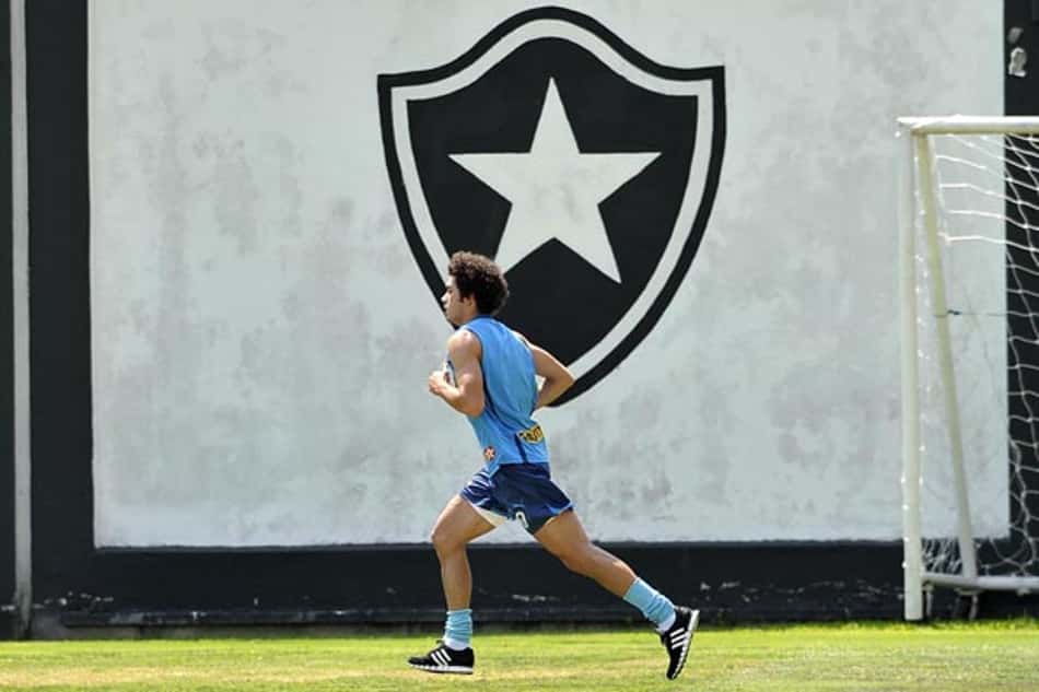 Palmeiras procura Falcão, mas analisa outras opções 'livres'