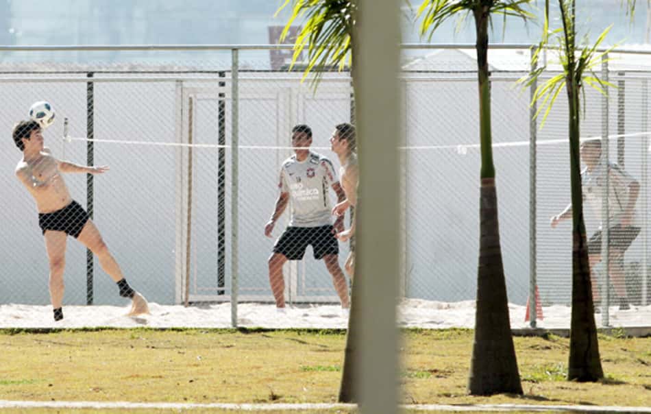 Torcedores do Santo André realizam ação para lotar estádio