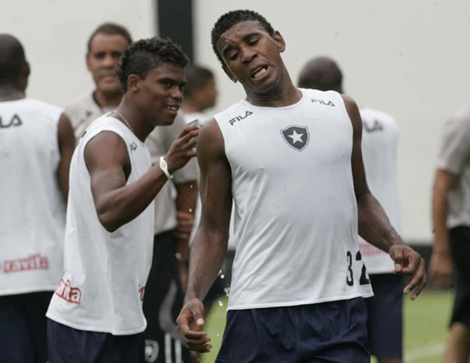 Ferguson pede veto a jornalista em coletiva