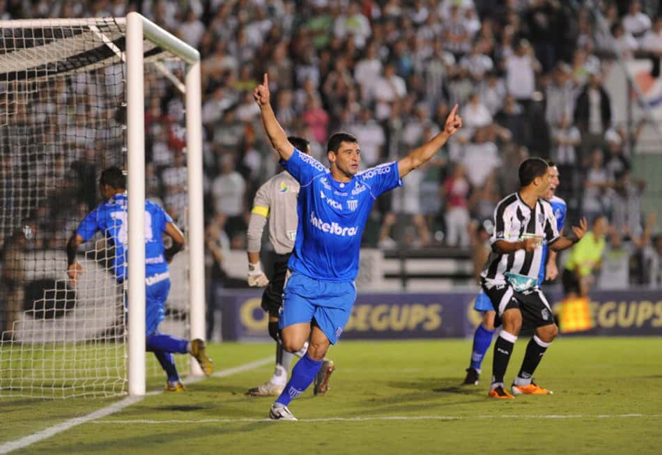 Julinho define Grêmio com Gabriel e Douglas