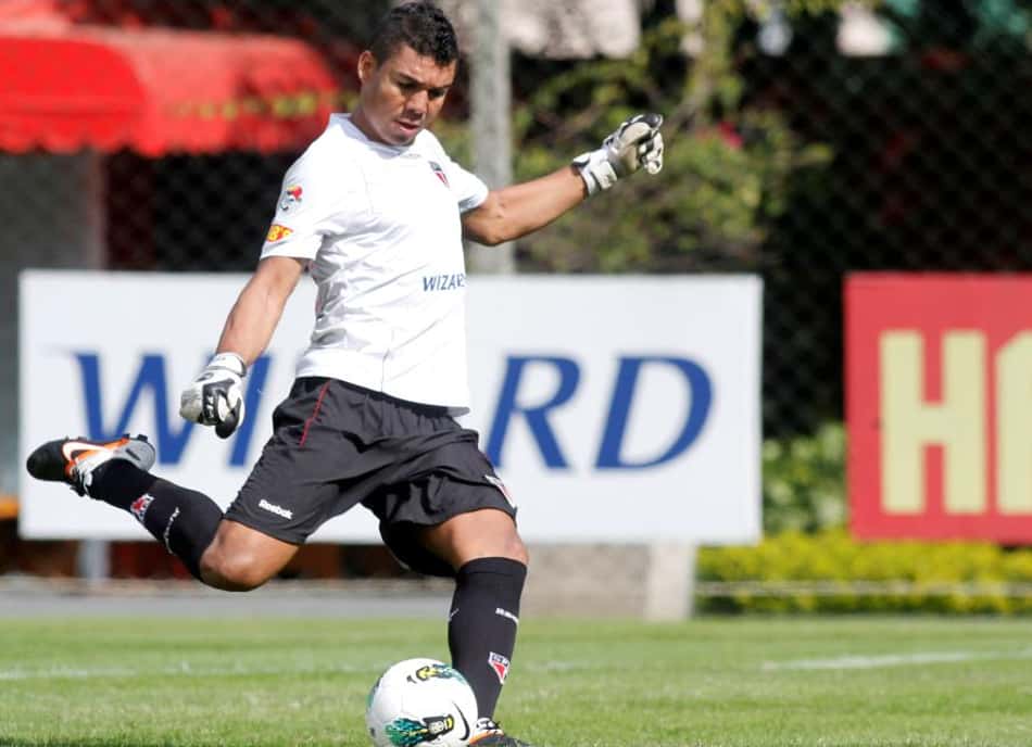 Vascaínos fazem fila na Colina por ingressos para jogo no Pacaembu