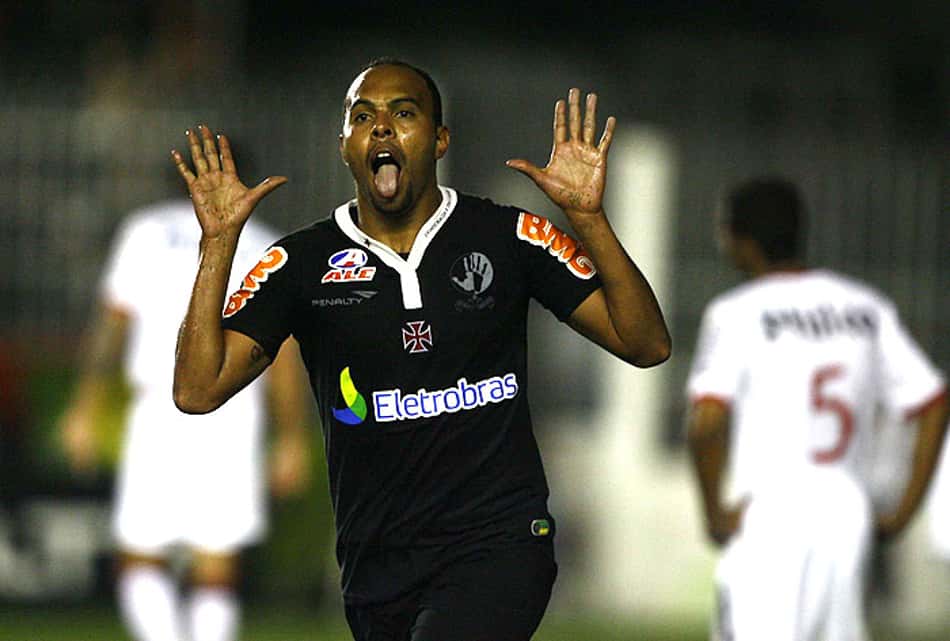 Insatisfação de Juvenal Juvêncio chega a Adilson Batista