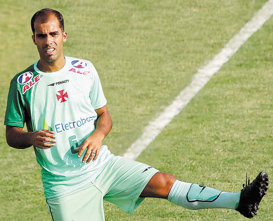 Chico não vê desfalques como responsáveis por derrota