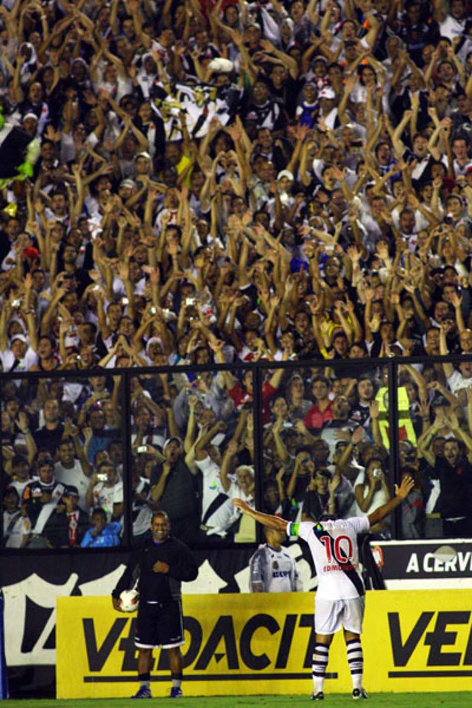 Empate sem gols com Barcelona agrada milanistas