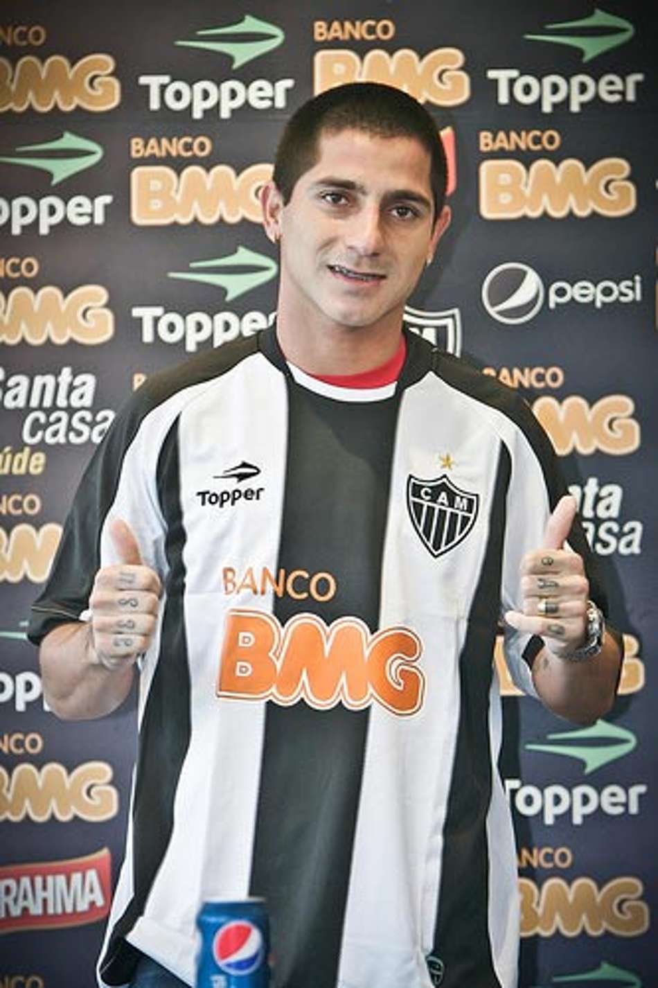 Bernardo se destaca em treino tático da tarde