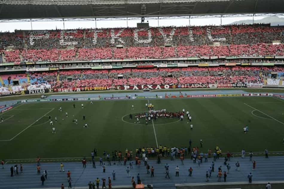 PM impede conflito entre torcedores de Fla e Timão
