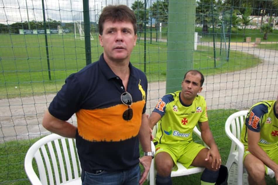Dirigente garante que Vasco ainda procura reforços