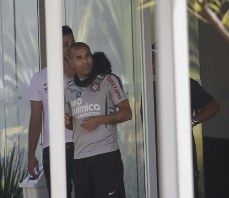 Com Donizete vetado, Willian ganha nova chance no Coxa