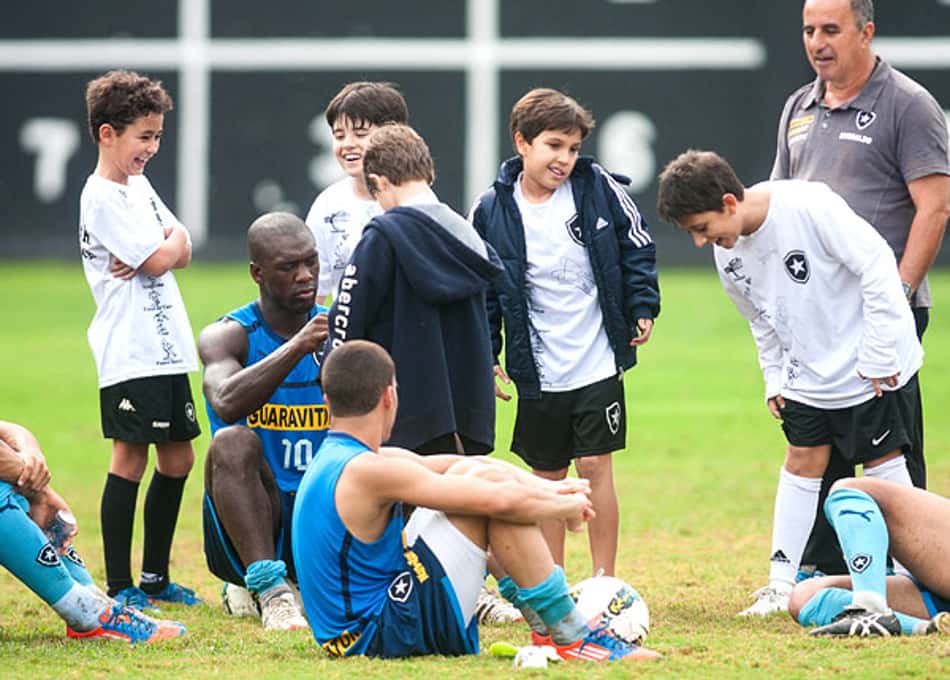 Guanghzou vai facilitar saída de Conca só em dezembro