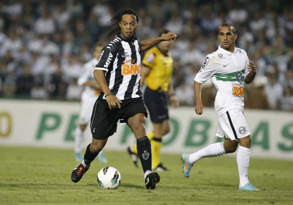 Destaque da goleada, Fernandinho vibra com seu 'melhor jogo'