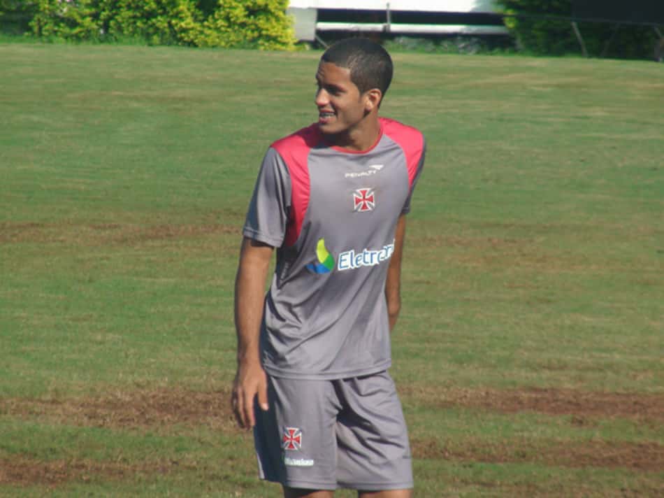 Com promoção, Renato cria página no Facebook