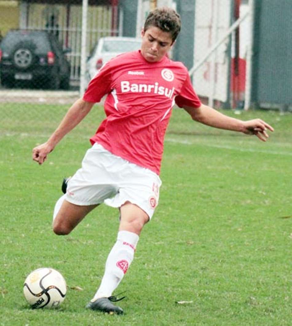 Lateral é um dos destaques da base do Inter (Foto: Divulgação)