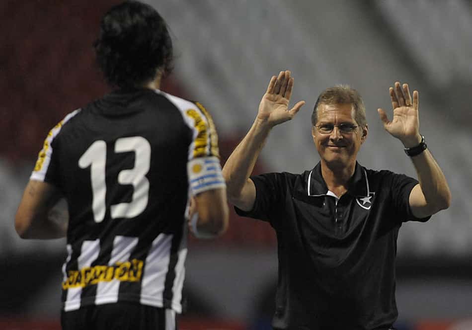 D'Alessandro volta a treinar entre os titulares no Inter