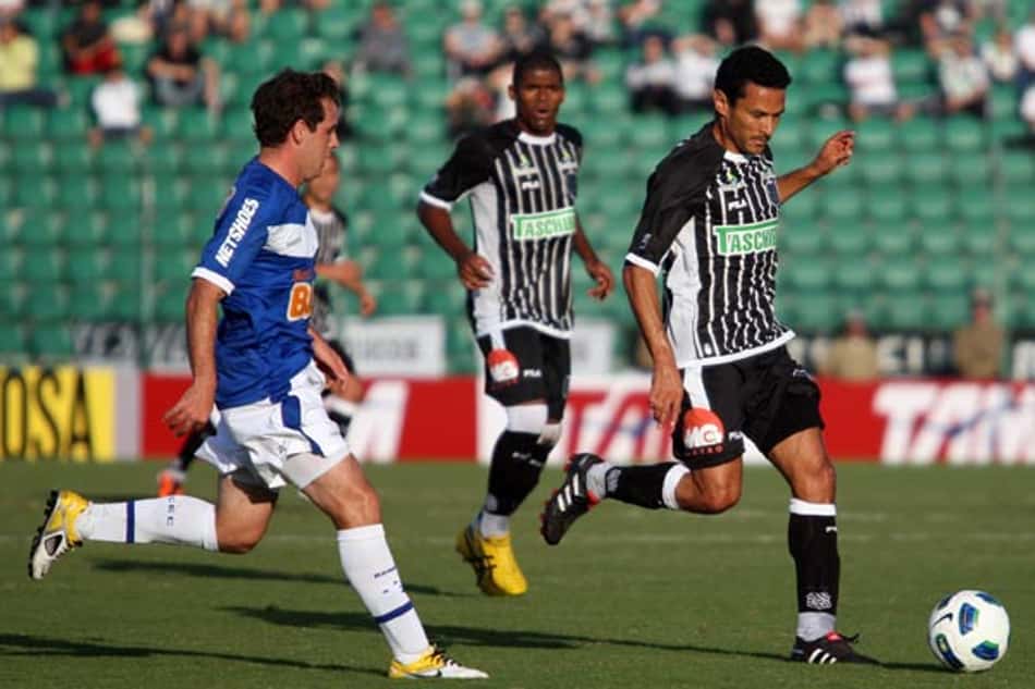 Na estreia do Palmeiras, Felipão surpreende e escala Tinga