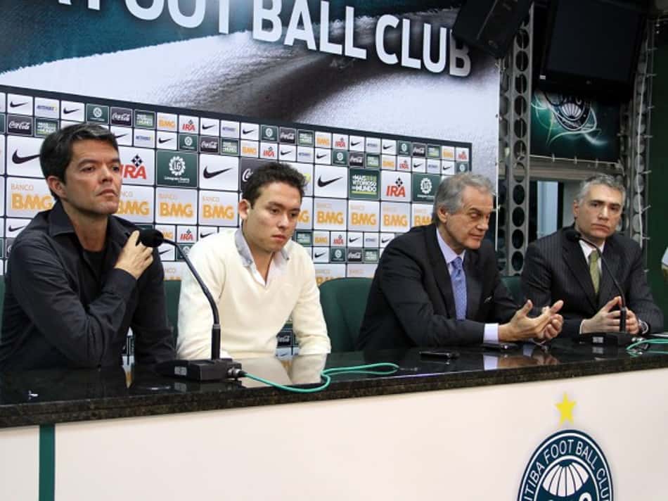 Após afastamento, Keirrison volta a treinar com o Coritiba