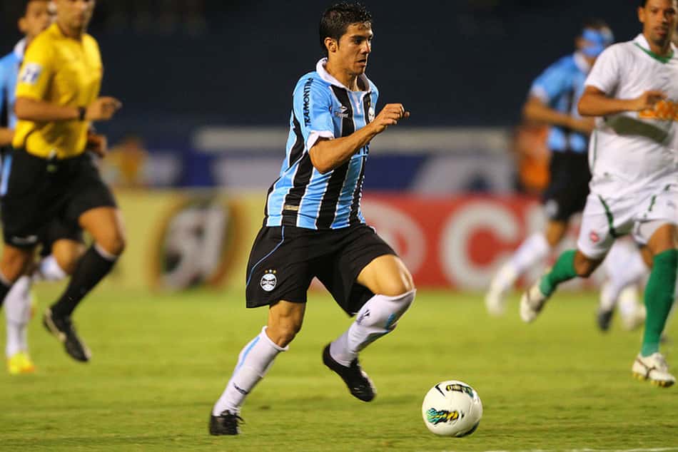 Ídolo do Guarani, Amoroso dá dicas para Bruno Mendes decidir o Dérbi Campineiro