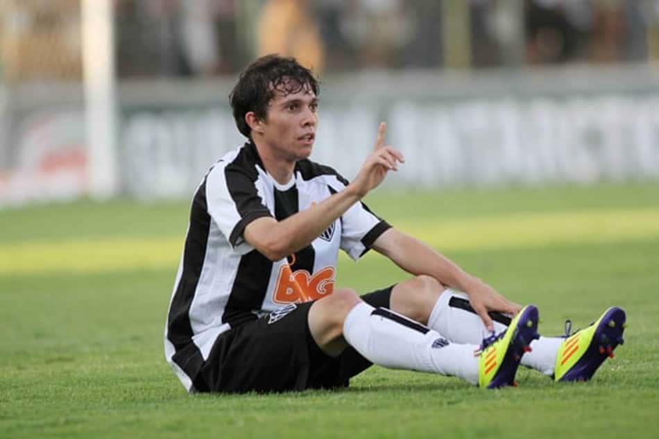 Dentinho sobre Valdivia: 'Sou a favor de chute no vácuo'