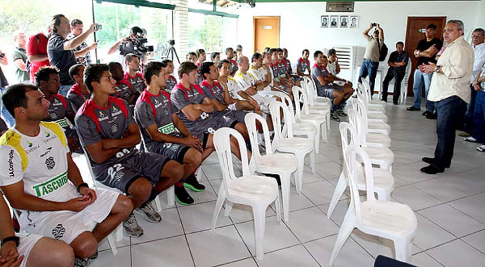 Figueirense se apresenta com dois argentinos