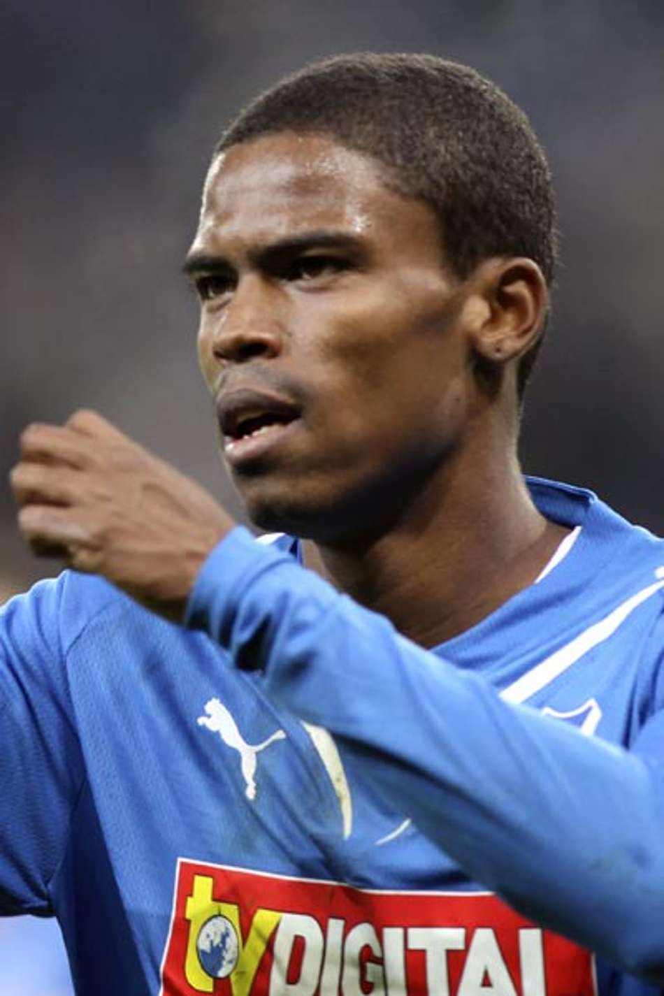 São Caetano reintegra cinco jogadores e dispensa um