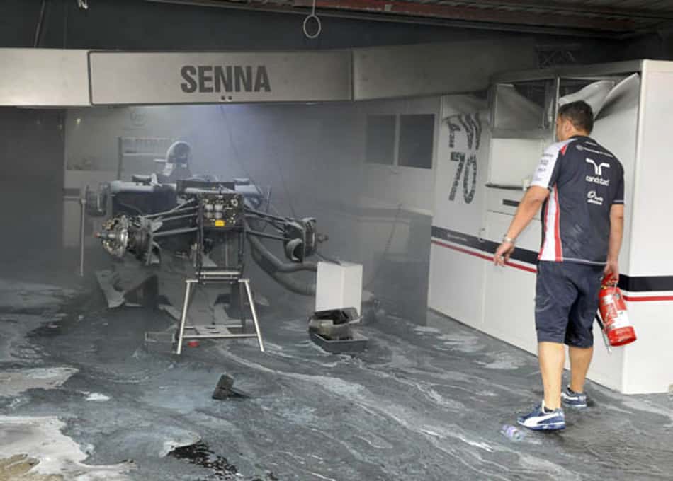 Explosão no box da Williams deixa mecânicos feridos