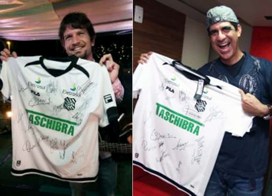 Cantores de axé recebem camisa do Figueirense