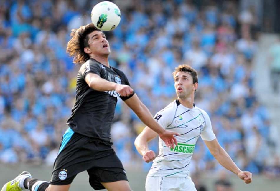 Cacá Bueno reassume a liderança na Copa Fiat