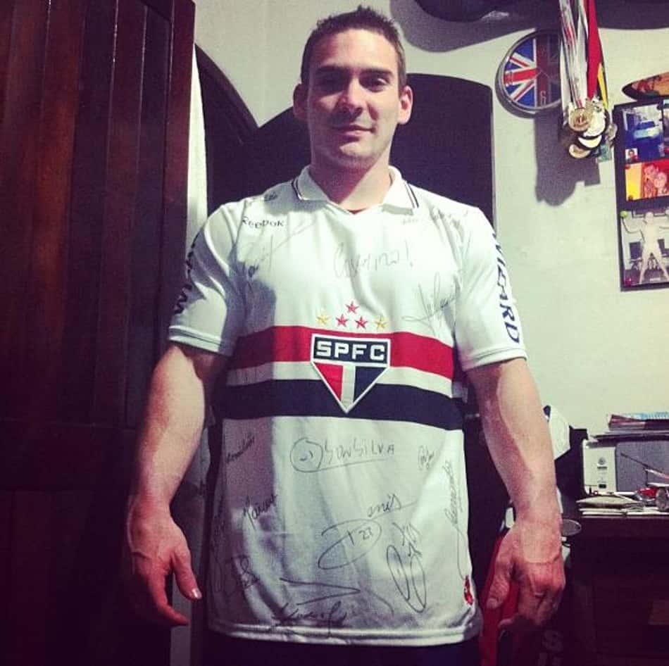 Ouro em Londres, Arthur Zanetti posta foto com camisa do São Paulo