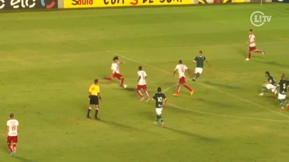 VÍDEO: #PokoGolaço! Valdívia acerta chute no ângulo contra o Goiás