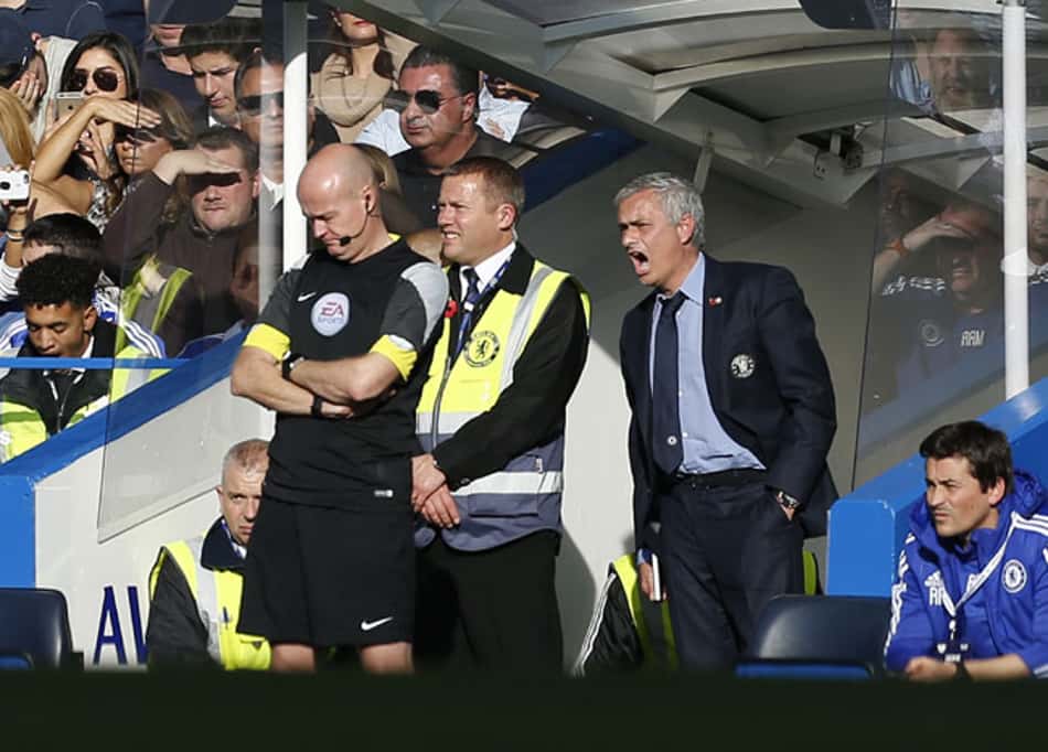 Mourinho não crê em motim e diz que ficará muito tempo nos Blues