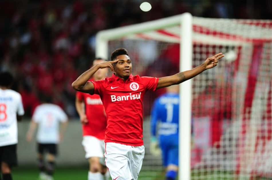 Argel indica titularidade de Vitinho no duelo do Inter com o São Paulo-RS