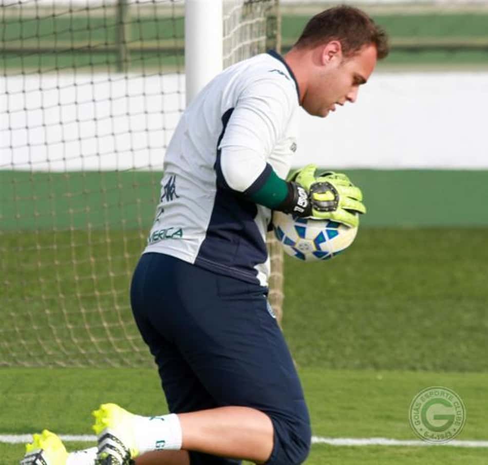 Goleiro Renan fala sobre reunião de Enderson com os jogadores do Goiás
